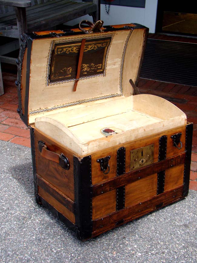 A fine late 19th century American "Half-Size" Steamer Trunk with oak slates circa 1880 — image 2